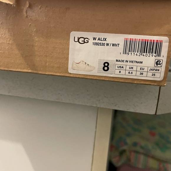 UGG Alix 8 - Picture 4 of 4